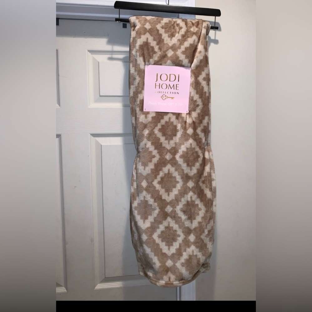 NWT, JODI Home Collection Throw